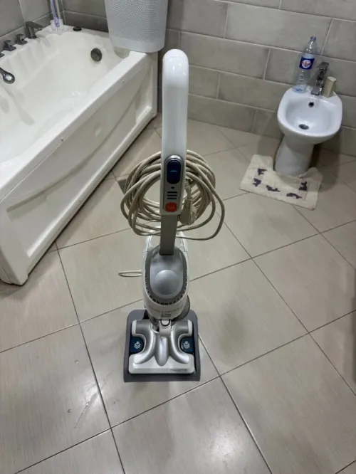 Aspirateur Rowenta à vapeur / (Rowenta) مكنسة كهربائية بخارية لتعقيم