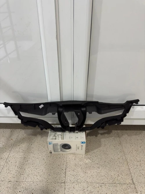 Support grille calandre Clio 4 / دعم شبك Clio 4 الشبكي الأمامي