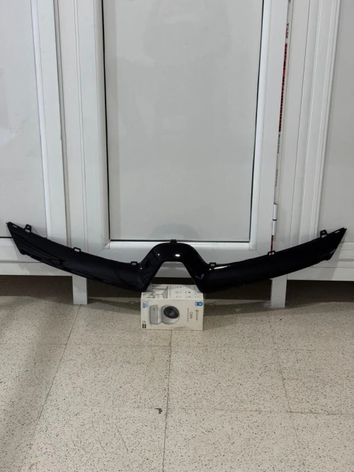 Enjoliveur supérieur de calandre Clio 4