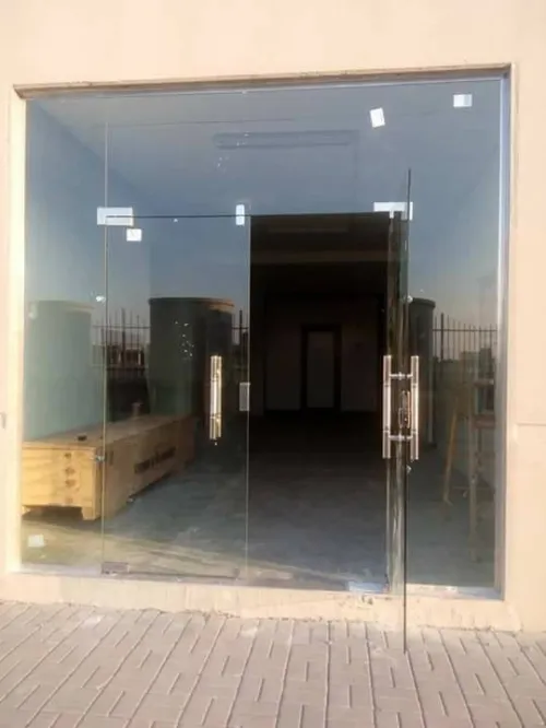 vitrine et porte automatique 