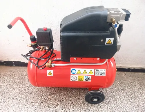 Vend compresseur d'air BLACK Decker 25L
