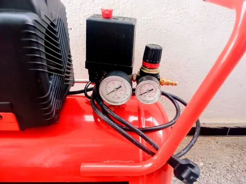 Vend compresseur d'air BLACK Decker 25L