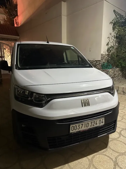 Fiat Doblo 2024 2 places