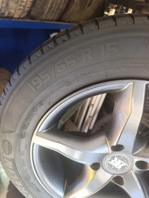 4 jantes avec pneus Michelin 195 /65/15