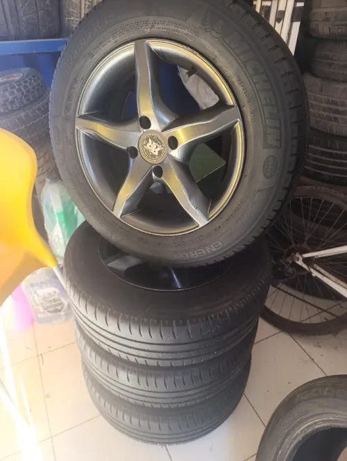 4 jantes avec pneus Michelin 195 /65/15