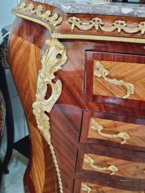Commode en bois de rose 