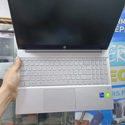 HP Pavilion 15- Intel Core i7-1255U de 12e génération NVIDIA MX 550 2GB GDDR6