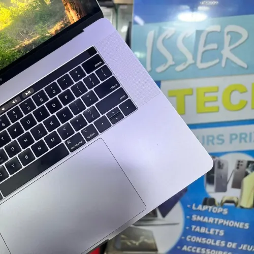 MacBook Pro Touchpar 2018 Avec RADEON 555X 4GB VRAM