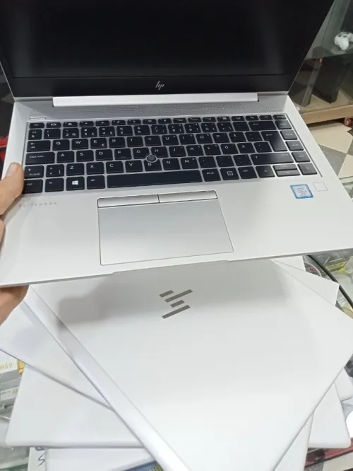 UltraBook HP ELITEBOOK 840 G5 Intel core i7 8650u vpro - 16GB DDR4 - 256 GB SSD - 14,1" FHD 