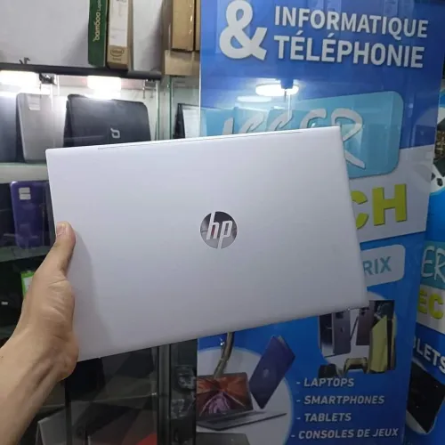 HP Pavilion 15- Intel Core i7-1255U de 12e génération NVIDIA MX 550 2GB GDDR6