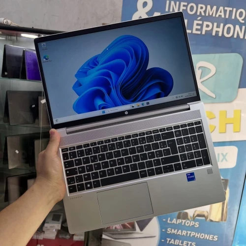 Hp 450 g8 i5 1135g7 16/256 15.6 pouce