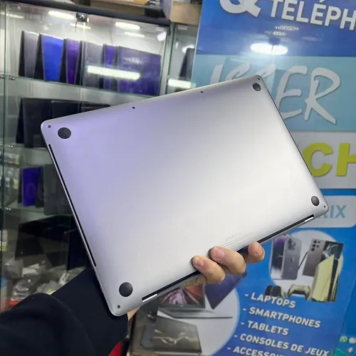 MacBook Pro Touchpar 2018 Avec RADEON 555X 4GB VRAM