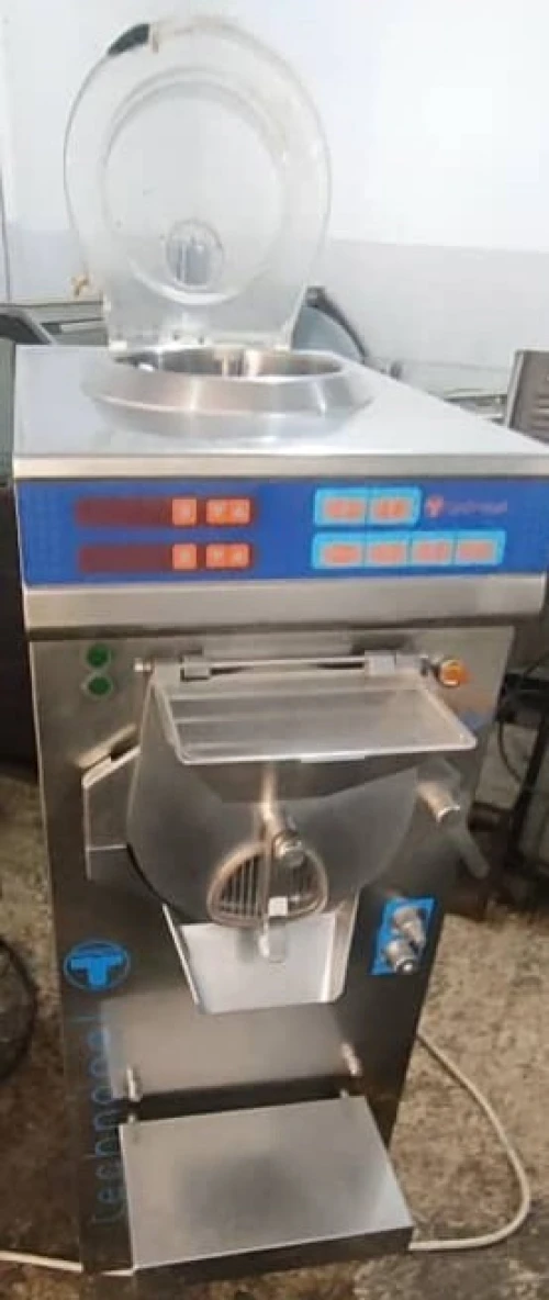Comptoir à glace et turbine et armoire négative