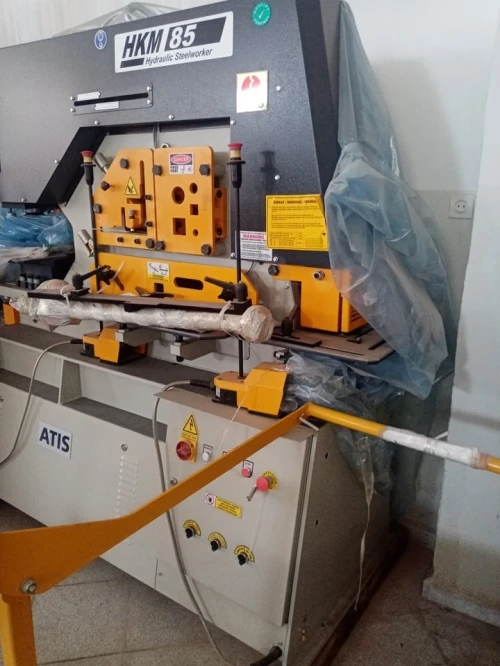 ماكنات الخراطة. الات الخراطة و التفريز  MACHINES FABRICATION MÉCANIQUE. Tours et fraiseuses