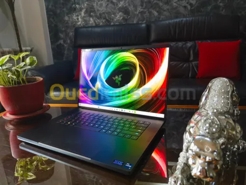 RAZER BLADE 16 -Intel i9-13950HX - RTX 4090 - Écran 16" Mini-LED 4k 120Hz - SSD 2TB - 32Go 