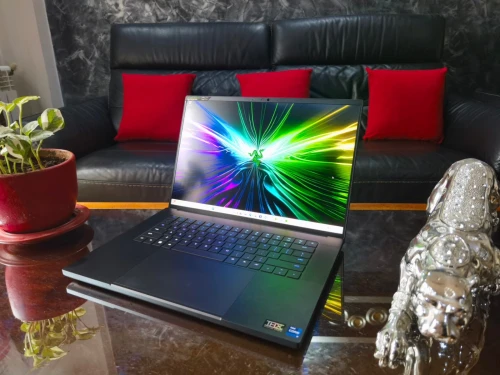 [VENDU] RAZER BLADE 16 -Intel i9-13950HX - RTX 4090 - Écran 16" Mini-LED 4k 120Hz - SSD 2TB - 32Go