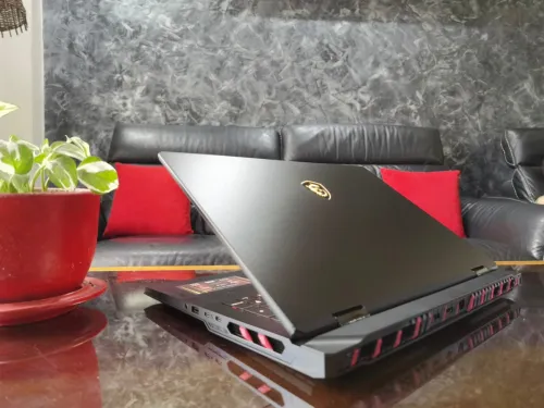 [VENDU] MSI RAIDER 18HX Ai - Ultra 9 285HX- RTX 5090 24Go- ÉCRAN 18" 4K Mini-LED 120Hz- SSD 4To- RAM 64Go