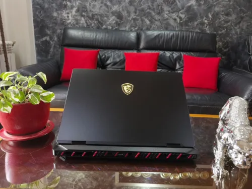 [VENDU] MSI RAIDER 18HX Ai - Ultra 9 285HX- RTX 5090 24Go- ÉCRAN 18" 4K Mini-LED 120Hz- SSD 4To- RAM 64Go