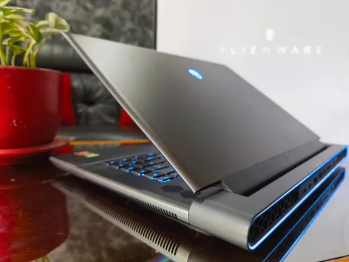 [VENDU] ALIENWARE M16 R1 - Ryzen9 7845HX - RTX 4080 12Go- Écran 16" QHD 240Hz - RAM 32Go - SSD 1TB