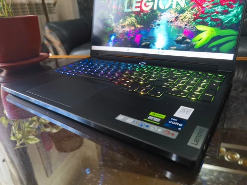 [VENDU] LENOVO LEGION 7i - i9-14900HX - RTX 4070 8Go - Écran 16" QHD 2K 240Hz -SSD 1TB - RAM 32 Go 