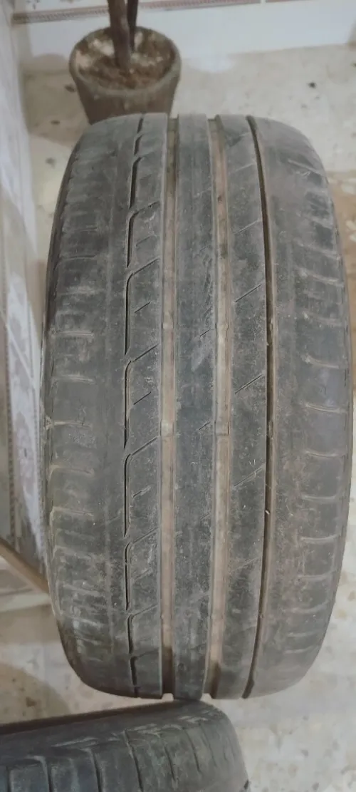 عجلتين (2) مستعملتين 225/45R17 بحالة  جيدة