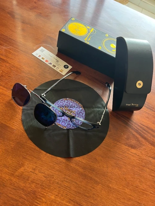 Lunettes vinyl factory
