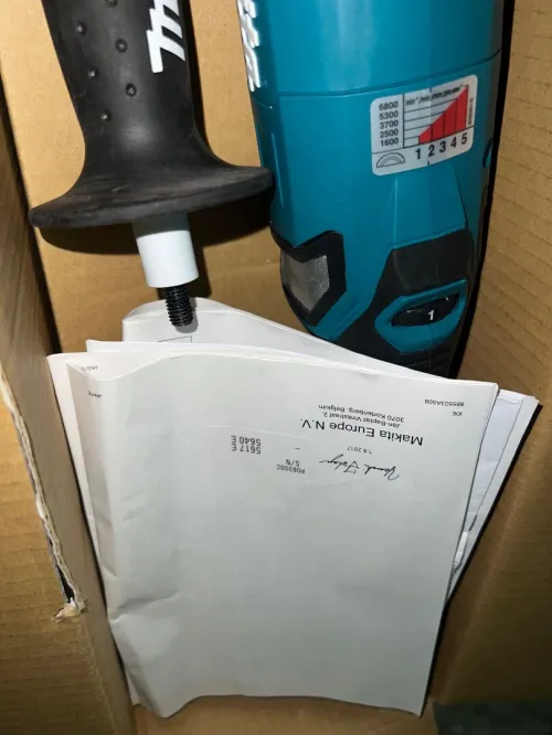 Promotion Ponceuse makita original 