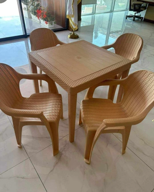 TABLE CARREE EN ROTIN
