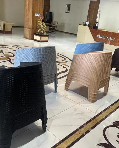 Chaises Modernes en plastique