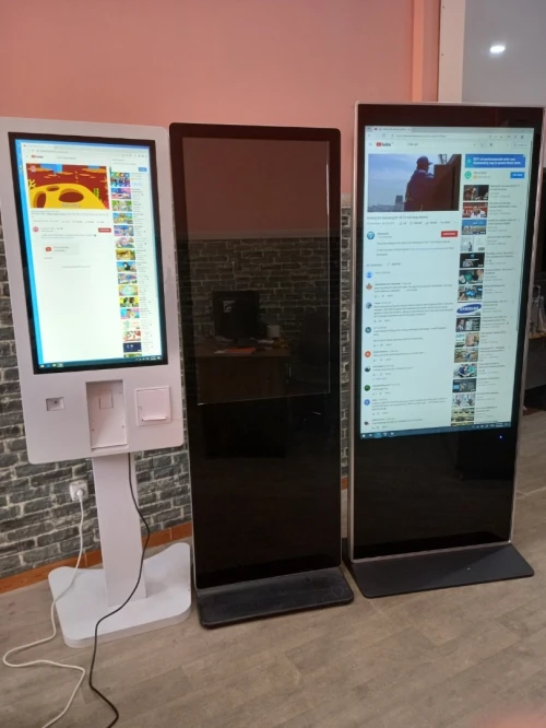 Totem LCD 55 inch et 32 inch 