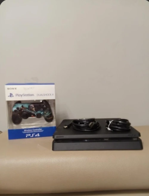 Ps4 slim manette copie et 3cd