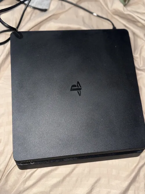 Ps4 slim 500gb version 13.1 avec manette original