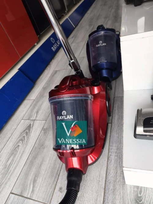 Aspirateur 1600W Marque Raylan Couleur Rouge