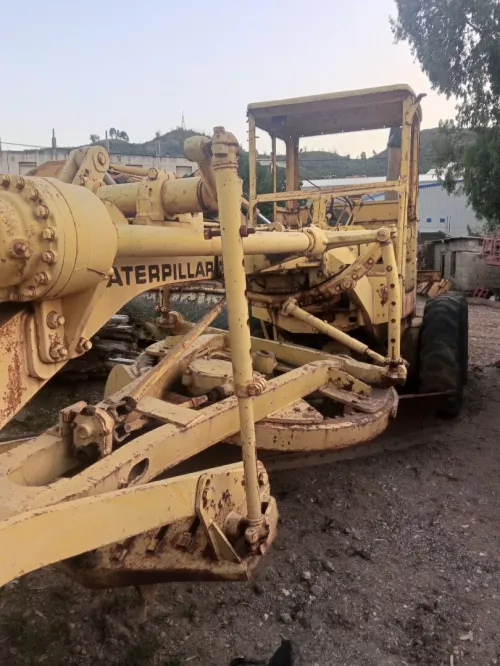 NIVELEUSE Caterpillar 14 E 1985