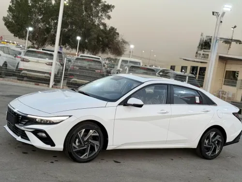 Hyundai Elantra 2025 Full