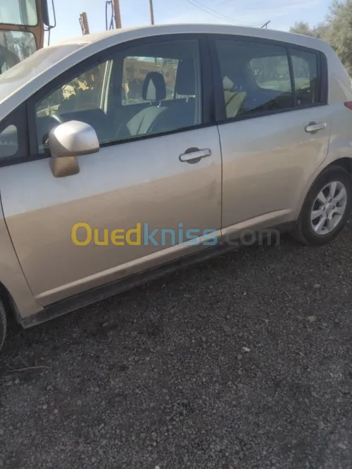 Nissan Tiida 5 portes 2009 Tiida 5 portes