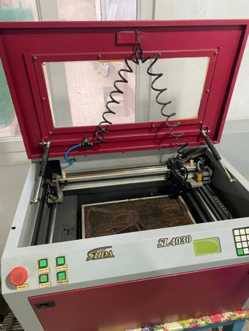 Machine de gravure & découpe laser Co2(30x40)