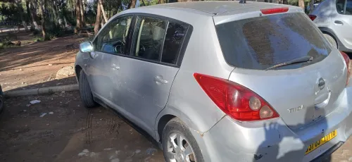 Nissan Tiida 5 portes 2011 Tiida 5 portes
