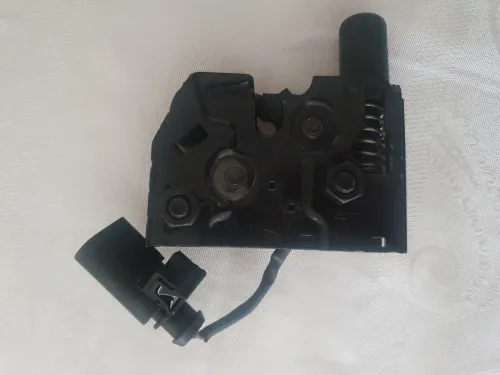 Serrure gauche capot Audi S3 et A3 