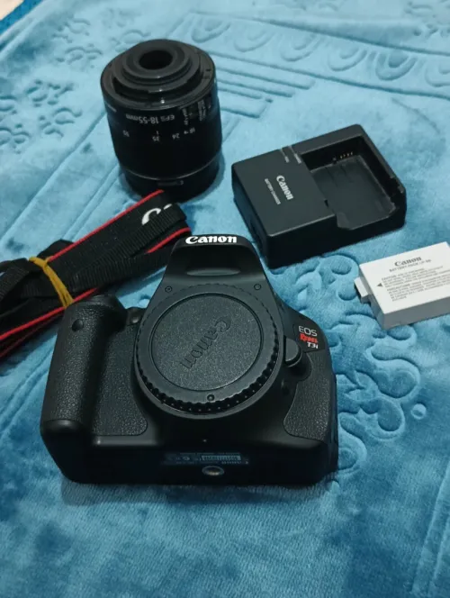 CANON 600D T3I AVEC OBJECTIC 18-55MM 8K CLICK