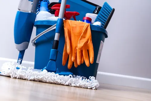 Femme de ménage - Entreprise de nettoyage - Service de nettoyage ponçage vitrage marbre carrelage