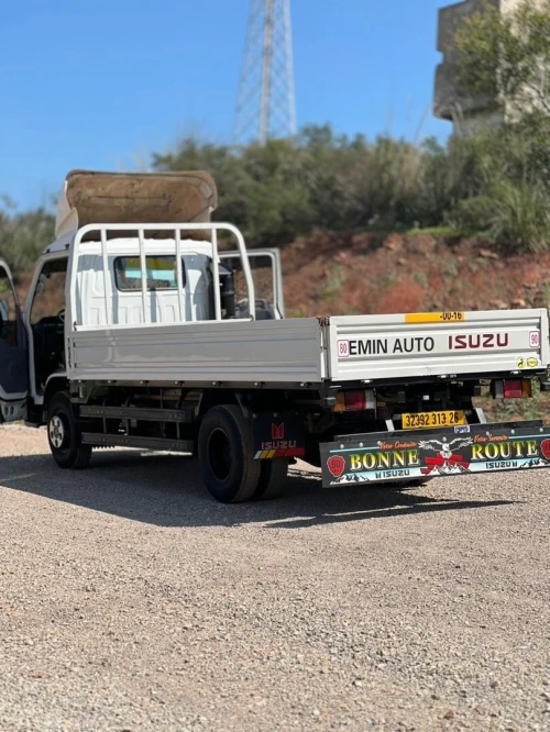 Isuzu Npr léger Super jumbo 2013