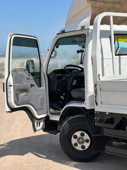 Isuzu Npr léger Super jumbo 2013