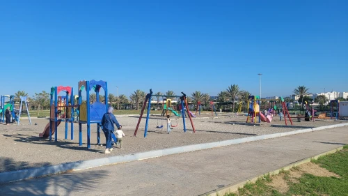 Fornisseur Équipements urbain banc en fonte d400 et bois jardin public éclairage كراسي حديد