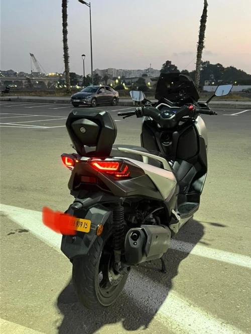 YAMAHA Xmax 
