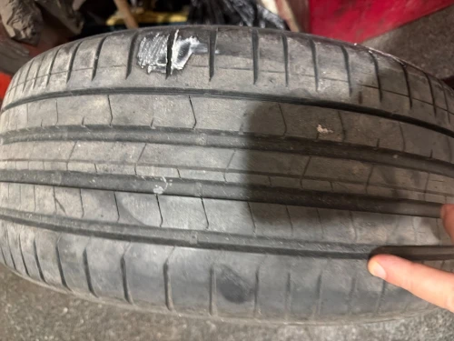 Pneu PIRELLi P zéro