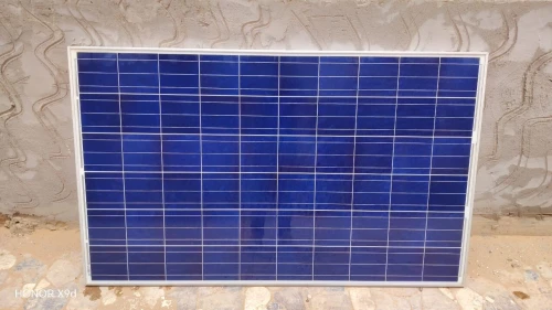 Panneau solaire.    لوحات الطاقة الشمسية