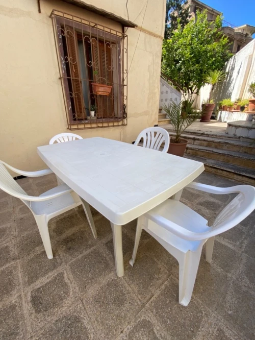 Table + chaises de jardin