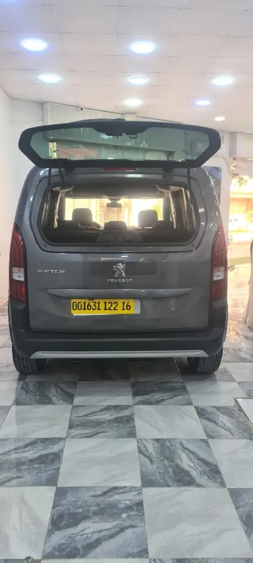 Peugeot Partner 2022 Tepee Allure 
