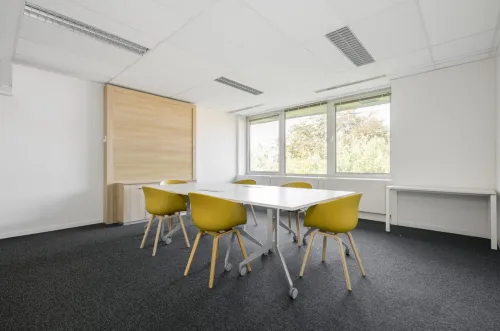 Bureau privé à louer pour 4 personnes à Oran, Cintra